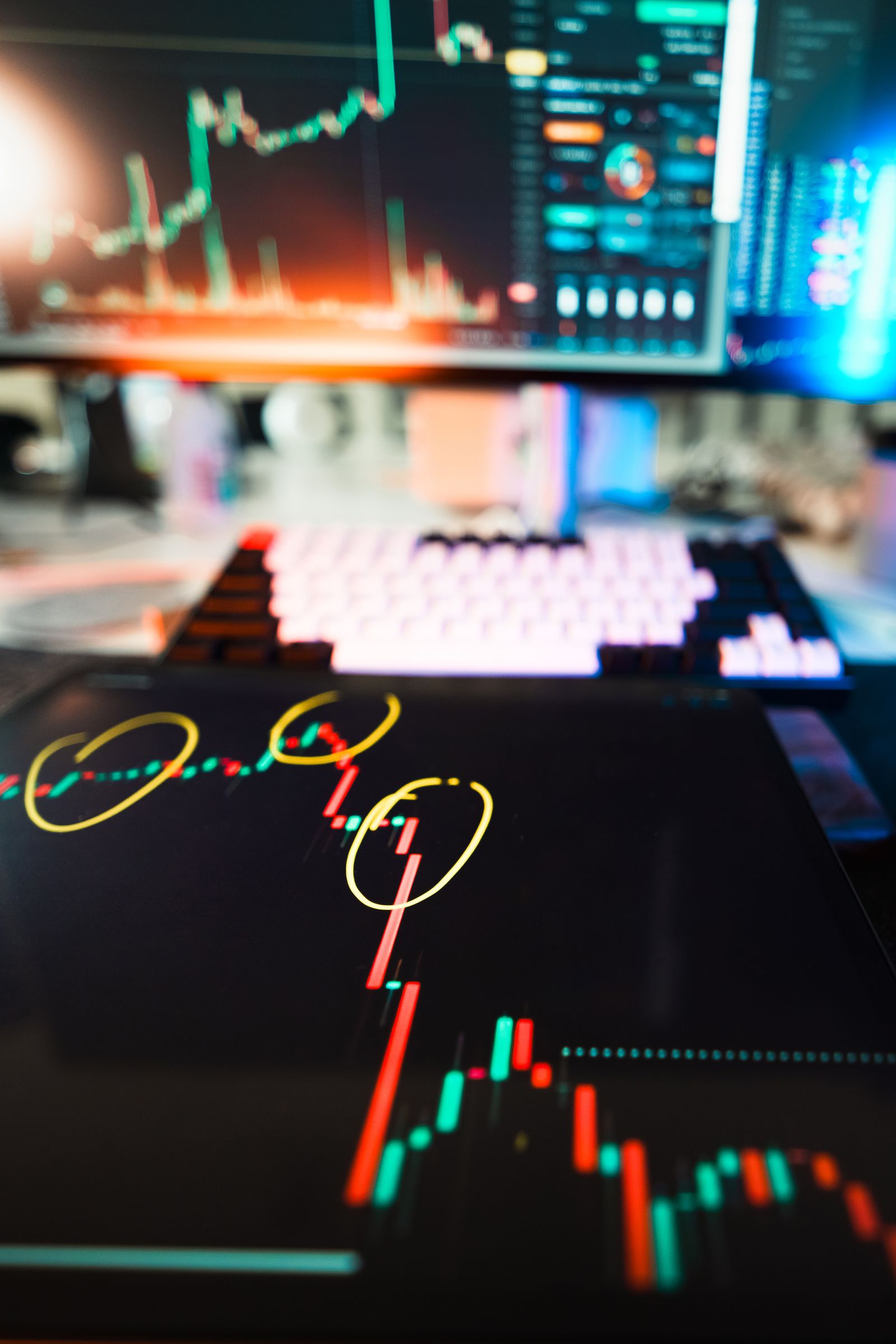 Dark analytics screen pricing the custom vs SaaS marketplace cost trade-off