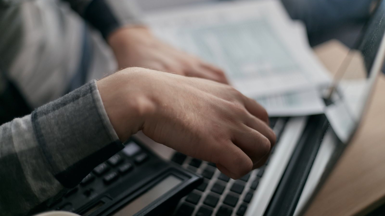 Reconciling compliance records for marketplace payment splitting