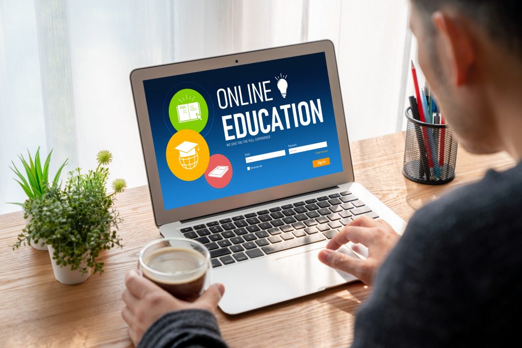 E learning website with modish sofware for student to study on the internet