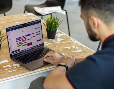Quote to order workflow board, a process B2B ecommerce vs B2C treats differently