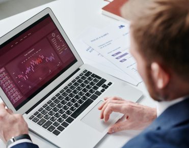 B2B payment terms and credit dashboard on a laptop screen